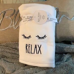 Rae Dunn set of two hand towels🧖‍♀️